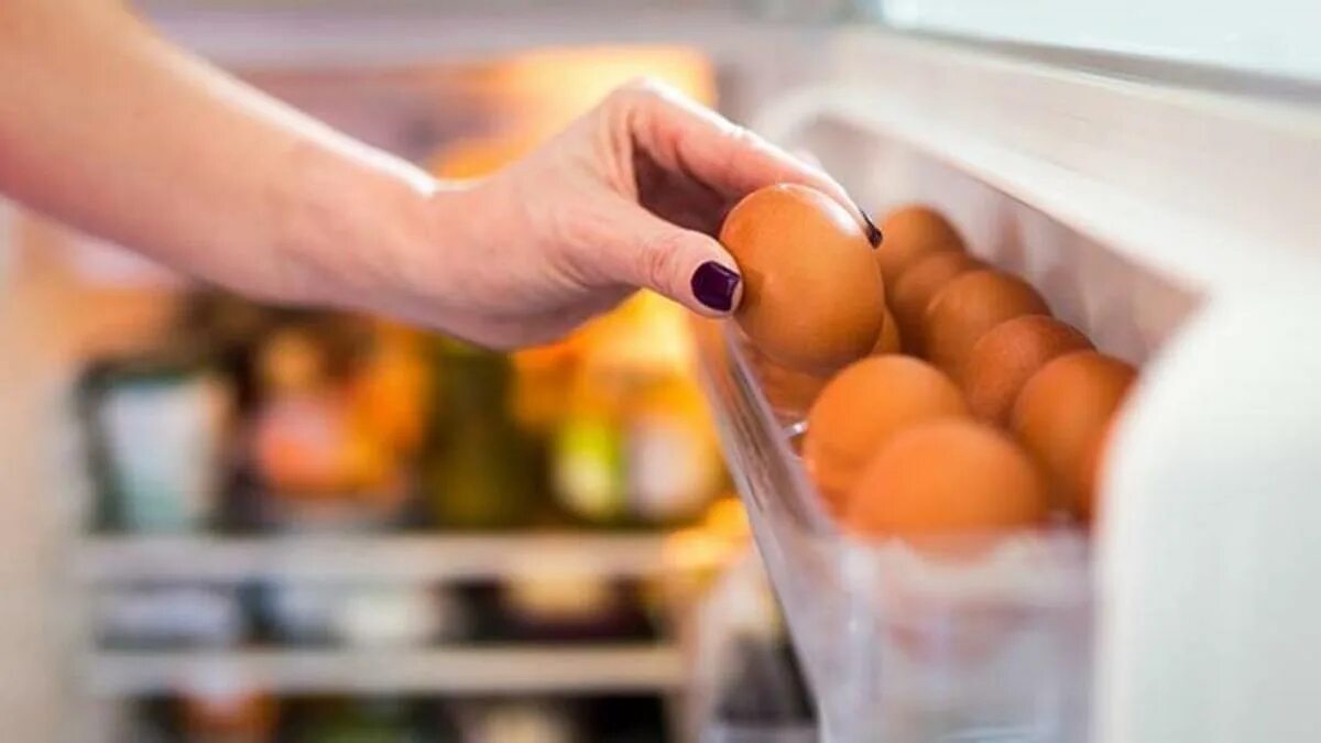 La macchiolina rossa nell’uovo. Pochi sanno che cosa significa e se un uovo del genere è sicuro da mangiare