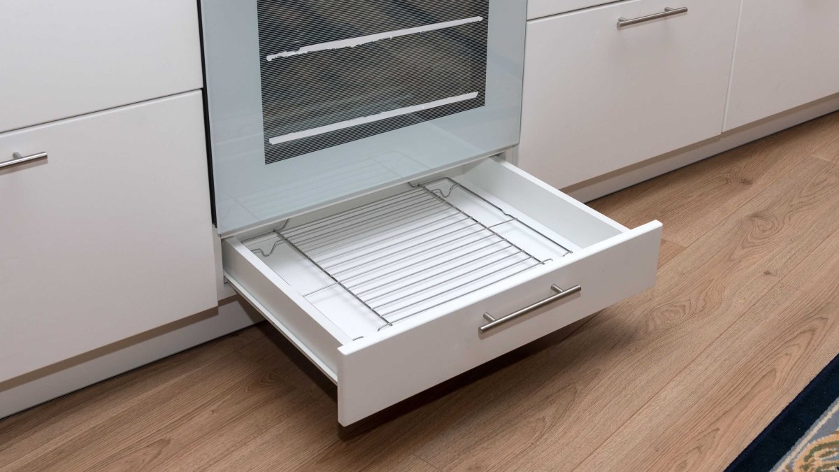 Voi cosa mettete nel cassetto sotto il forno? – Perché tutti lo usiamo nel modo sbagliato