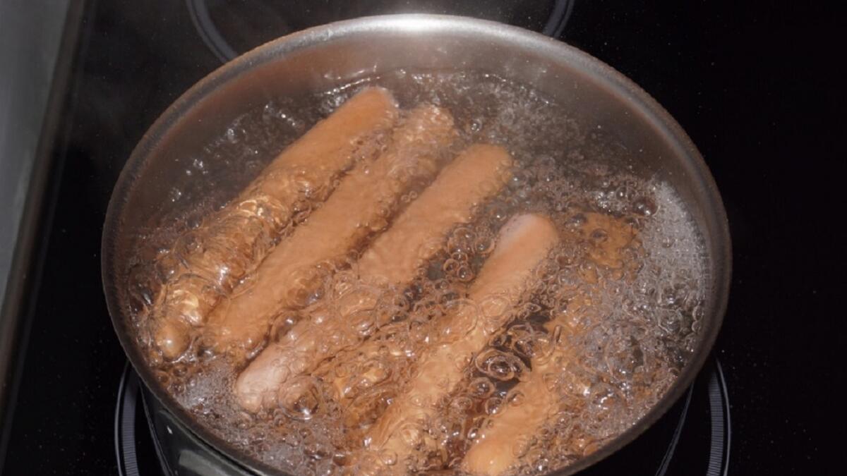 Aggiungete questo nell’acqua e i würstel a colazione avranno un sapore e un profumo nettamente migliori