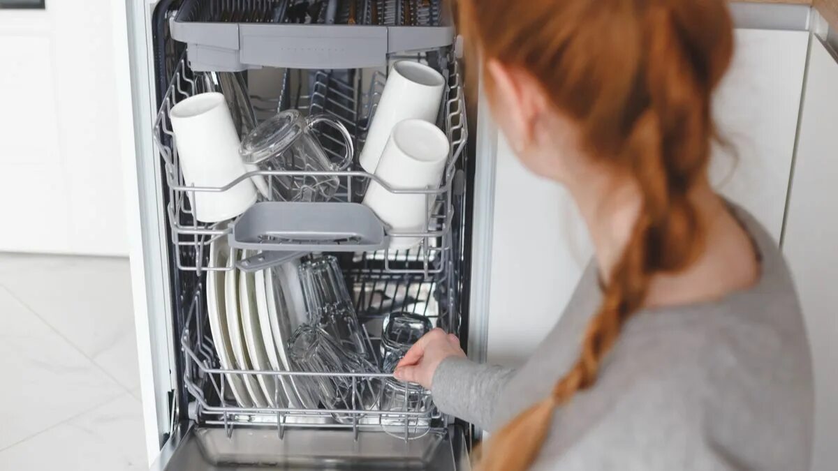 La vera ragione per cui le lavastoviglie stanno scomparendo dalle case italiane