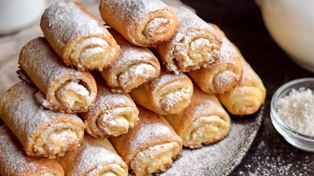 Invece dei soliti panini dolci prendo la ricotta e in 10 minuti friggo una montagna di bontà da gustare con il tè: bastoncini croccanti alla ricotta