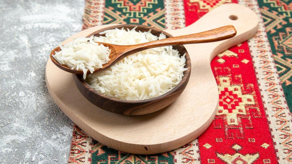 Non faccio più bollire il riso e non accendo nemmeno il fornello: ho trovato un metodo migliore, il trucco per un riso fragrante e ben sgranato