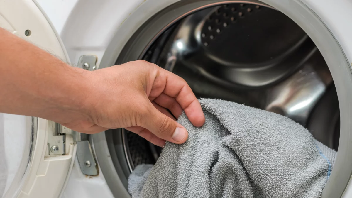 Lavando a 40 gradi spesso commettete un errore: ecco quale temperatura è davvero la migliore per i vostri vestiti